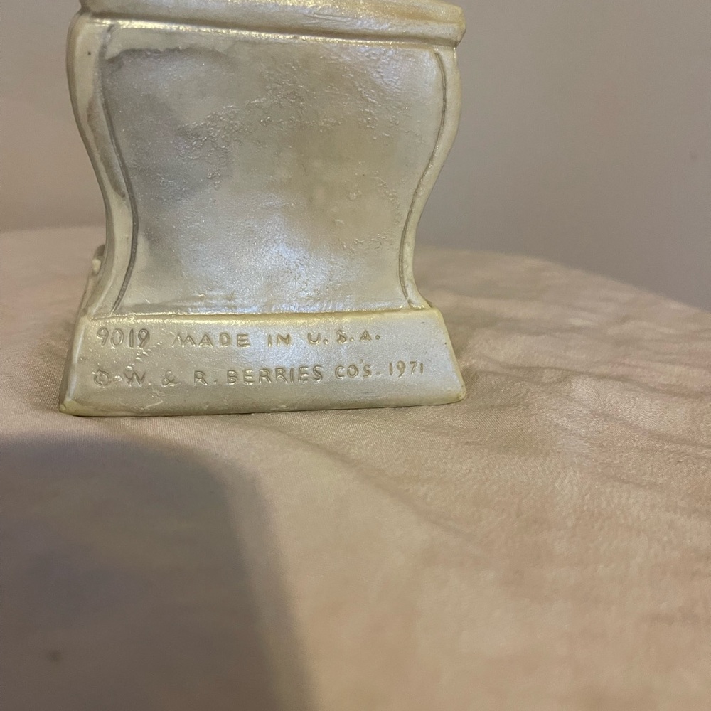 W&R Berries Co. Grandma and Child Figurine Love USA 1971 Rare Vintage Grammy - Picture 5 of 6